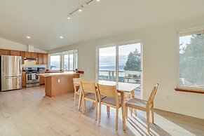 Port Townsend Escape w/ Deck, Bay & Mountain Views