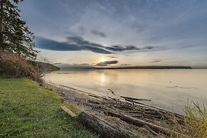 Port Townsend Escape w/ Deck, Bay & Mountain Views