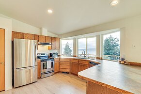 Port Townsend Escape w/ Deck, Bay & Mountain Views