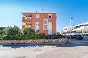Mirella Cosy Apartment With Two Bedrooms
