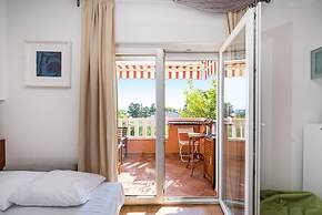 Mirella Cosy Apartment With Two Bedrooms
