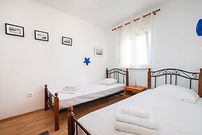 Mirella Cosy Apartment With Two Bedrooms