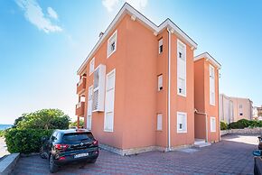 Mirella Cosy Apartment With Two Bedrooms