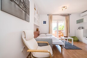 Mirella Cosy Apartment With Two Bedrooms