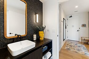 Sunshine Condo in Downtown Austin