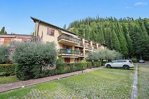 Verde Giada-shared Pool & Parking