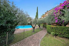 Verde Giada-shared Pool & Parking