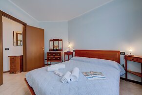 Verde Giada-shared Pool & Parking