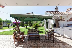 Villa Erika with private garden