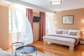 Luxury Pool Villa Feliz