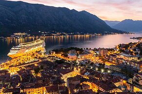 Luxury Pool Villa Feliz