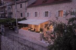 Luxury Pool Villa Feliz