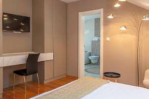 Luxury Pool Villa Feliz