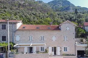 Luxury Pool Villa Feliz