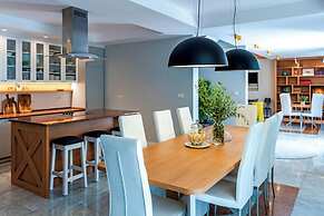 Luxury Pool Villa Feliz