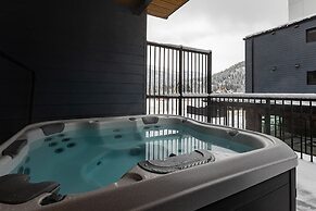 Tally Ho By Revelstoke Vacations