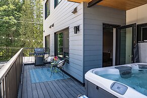 Tally Ho By Revelstoke Vacations