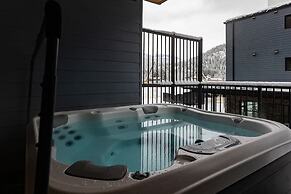 Tally Ho By Revelstoke Vacations