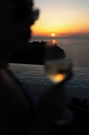 Omna Caldera Suites