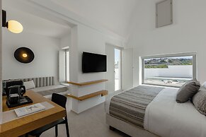 Omna Caldera Suites