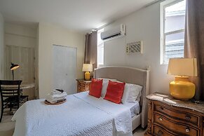 Miami Vacation Home 4 bedroom Parking.