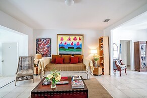 Miami Vacation Home 4 bedroom Parking.