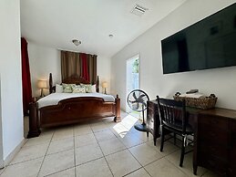 Miami Vacation Home 4 bedroom Parking.