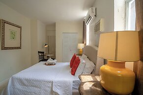 Miami Vacation Home 4 bedroom Parking.