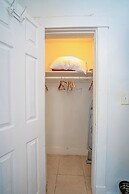 Miami Vacation Home 4 bedroom Parking.