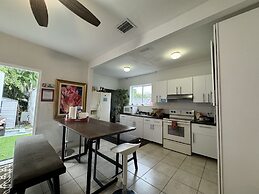 Miami Vacation Home 4 bedroom Parking.