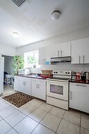 Miami Vacation Home 4 bedroom Parking.