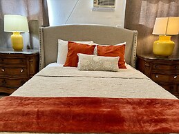 Miami Vacation Home 4 bedroom Parking.