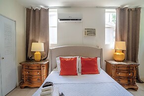 Miami Vacation Home 4 bedroom Parking.