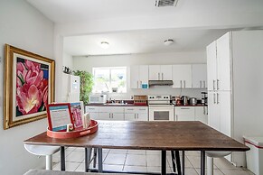 Miami Vacation Home 4 bedroom Parking.