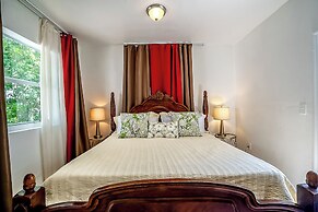 Miami Vacation Home 4 bedroom Parking.