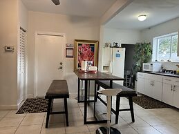 Miami Vacation Home 4 bedroom Parking.