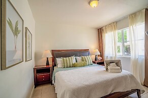 Miami Vacation Home 4 bedroom Parking.