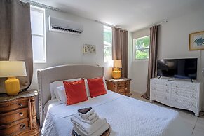 Miami Vacation Home 4 bedroom Parking.