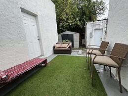 Miami Vacation Home 4 bedroom Parking.