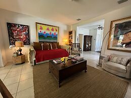 Miami Vacation Home 4 bedroom Parking.