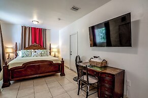 Miami Vacation Home 4 bedroom Parking.