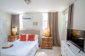 Miami Vacation Home 4 bedroom Parking.