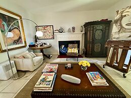 Miami Vacation Home 4 bedroom Parking.