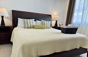 Miami Vacation Home 4 bedroom Parking.