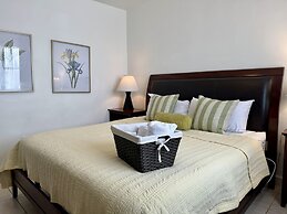 Miami Vacation Home 4 bedroom Parking.