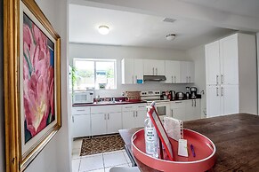 Miami Vacation Home 4 bedroom Parking.