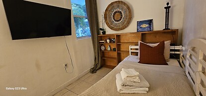 Miami Vacation Home 4 bedroom Parking.