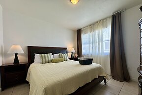 Miami Vacation Home 4 bedroom Parking.