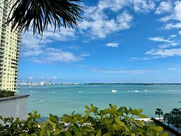 Miami Brickell unit Balcony Pool 1 pkg