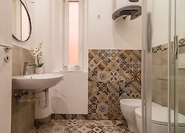 Ghiberti Apartments - Blue and Gold